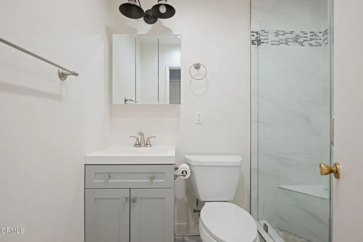 19 - Bathroom 1