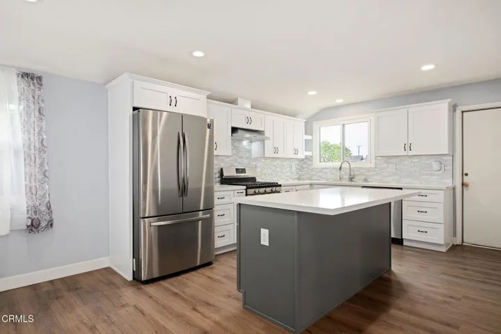 09 - Kitchen