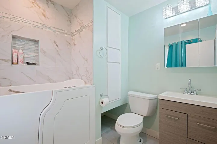 21 - Bathroom 2