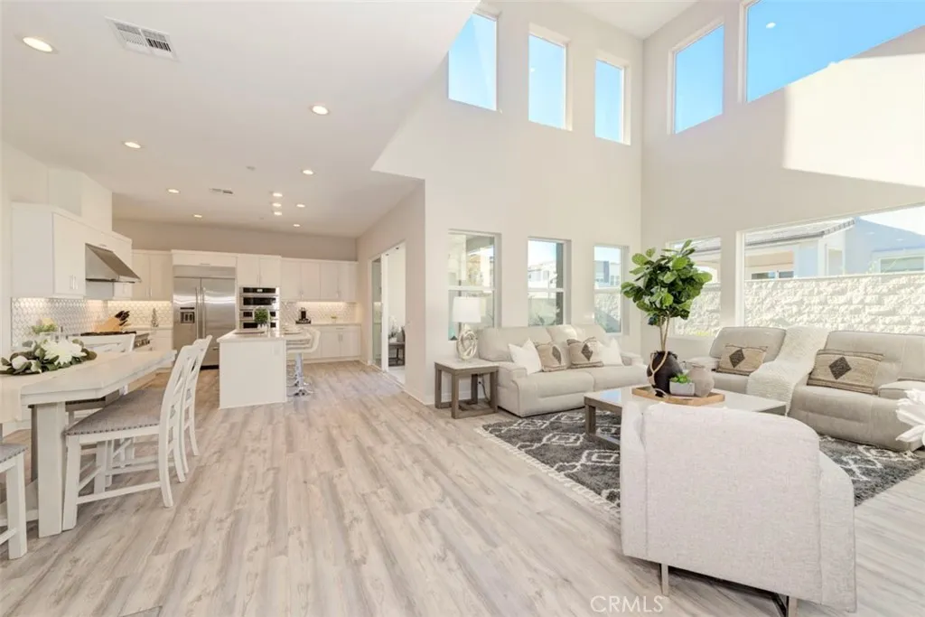111 Edna Parkway, Lake Forest, California 92630, 4 Bedrooms Bedrooms, ,4 BathroomsBathrooms,Residential,For Sale,Edna,OC25139897