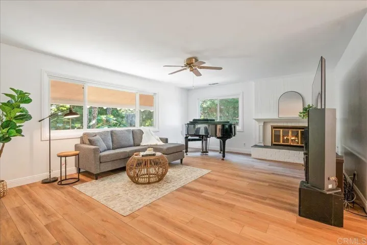 1210 Dolphin Circle, Vista, California 92084
