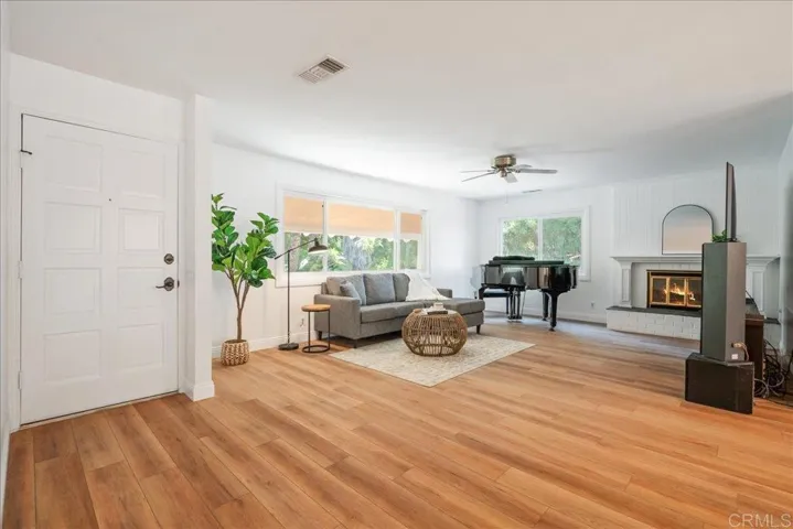 1210 Dolphin Circle, Vista, California 92084
