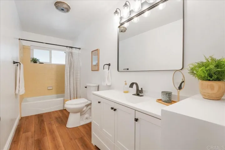 1210 Dolphin Circle, Vista, California 92084