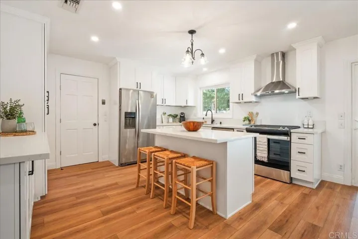 1210 Dolphin Circle, Vista, California 92084