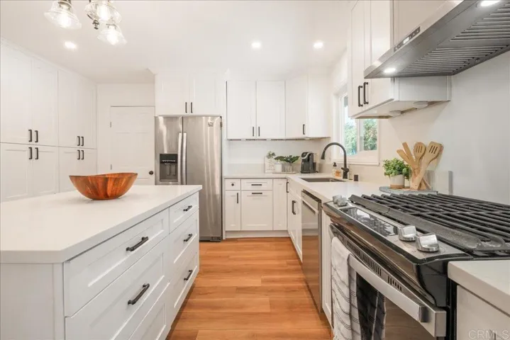 1210 Dolphin Circle, Vista, California 92084