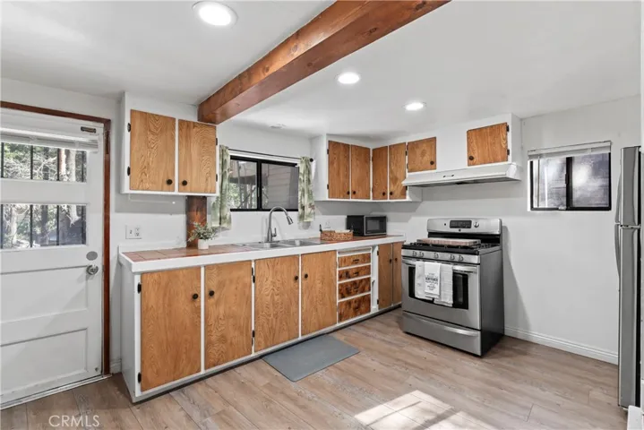 407 Dart Canyon Road, Crestline, California 92325