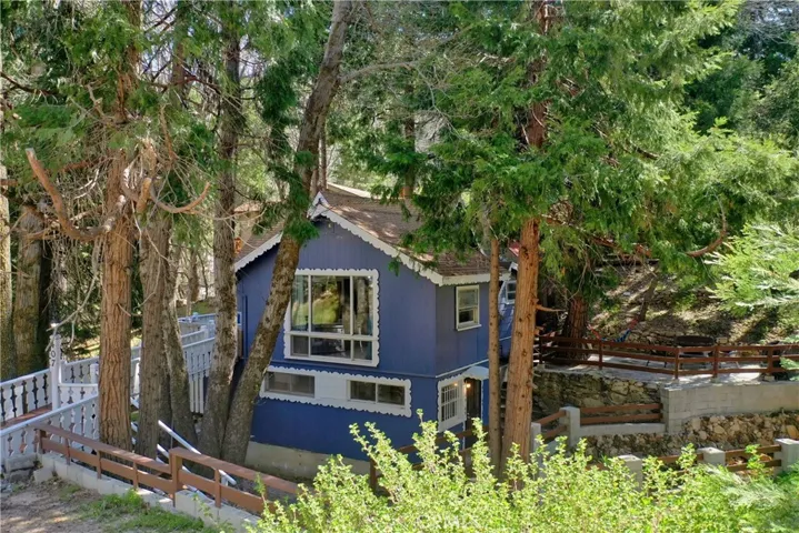 407 Dart Canyon Road, Crestline, California 92325