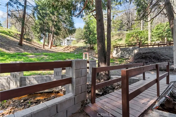407 Dart Canyon Road, Crestline, California 92325