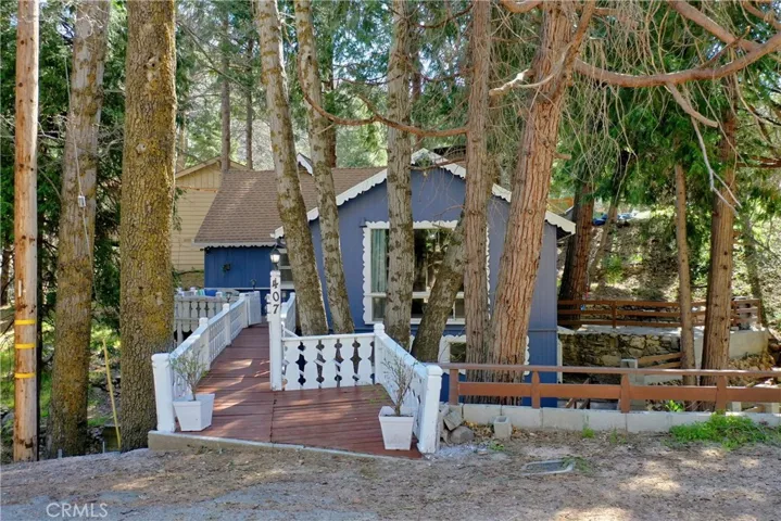 407 Dart Canyon Road, Crestline, California 92325