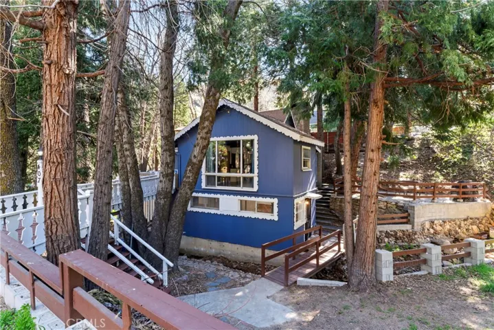 407 Dart Canyon Road, Crestline, California 92325