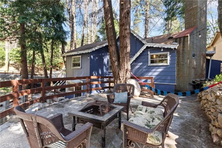 407 Dart Canyon Road, Crestline, California 92325