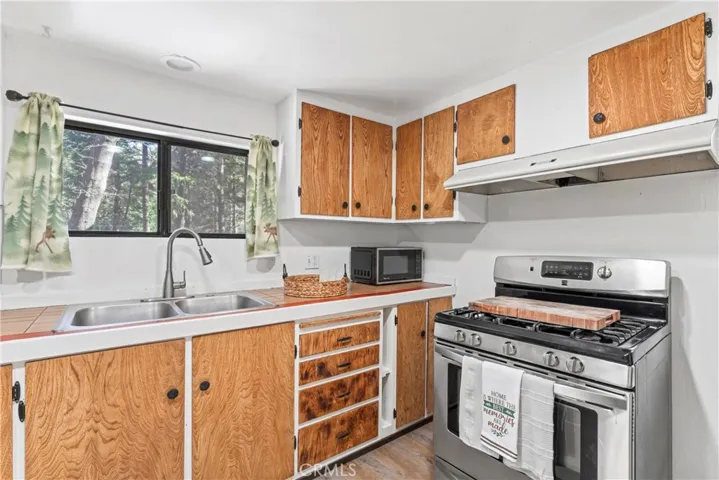 407 Dart Canyon Road, Crestline, California 92325