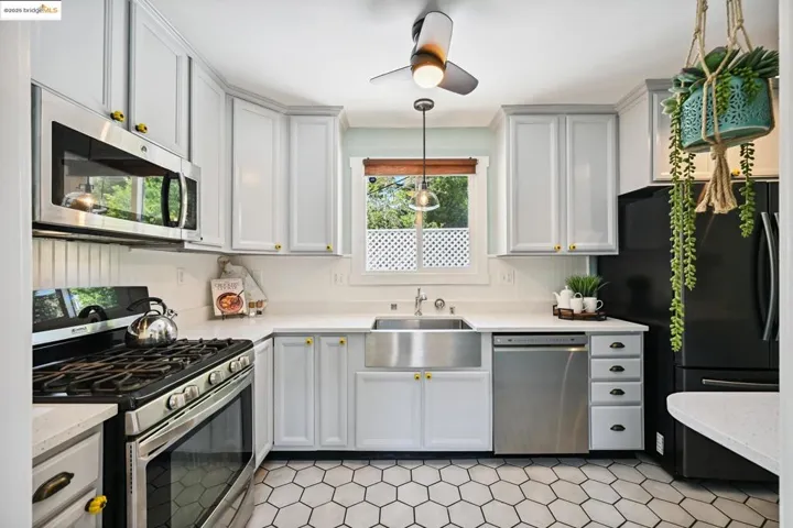 3316 Coolidge Ave, Oakland, California 94602
