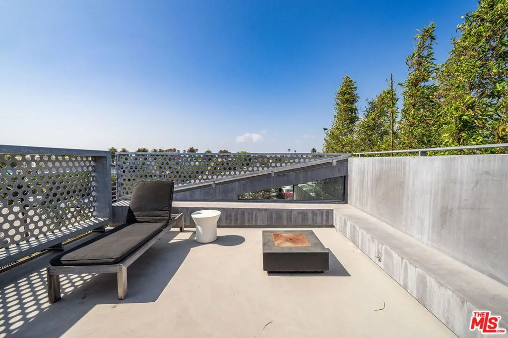 232 Grand Boulevard, Venice, California 90291 home-pic-35
