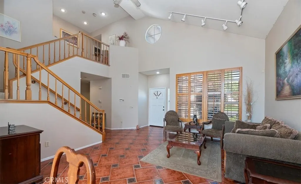 8932 Mesa Oak Drive, Riverside, California 92508 home-pic-8