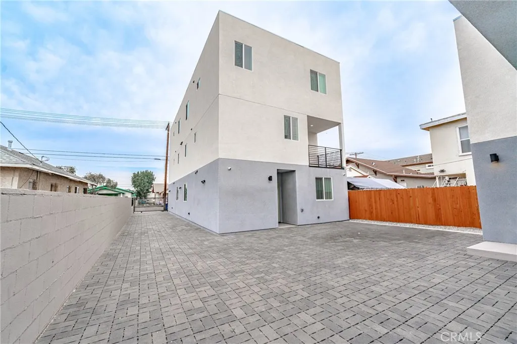 232 E Gage Avenue A, Los Angeles, California 90003 home-pic-45