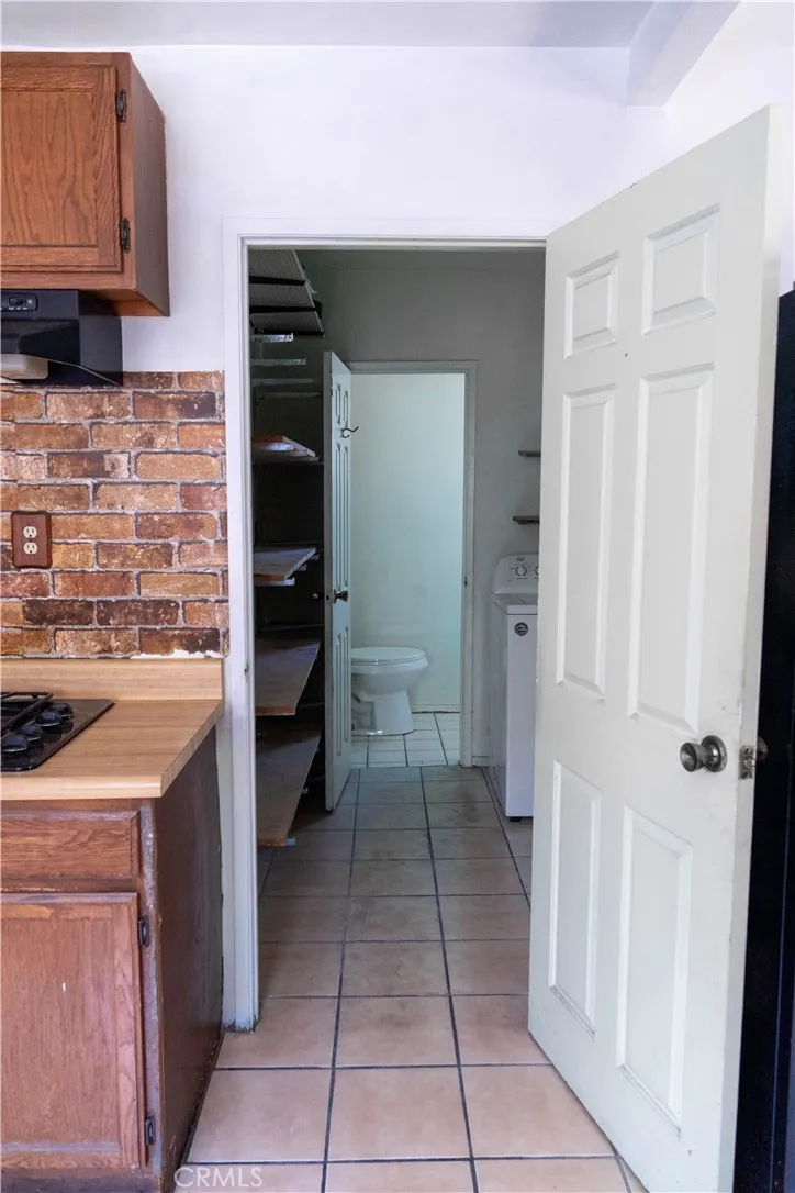 1233 W 38th St, Los Angeles, California 90037 home-pic-13