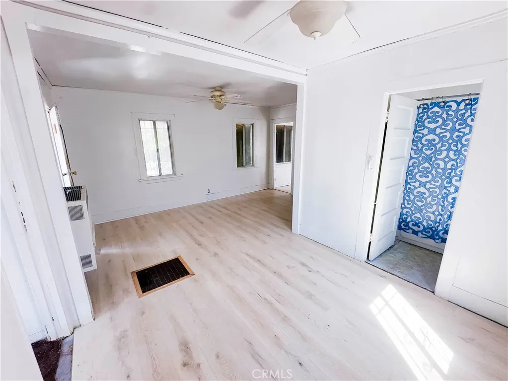 1233 W 38th St, Los Angeles, California 90037 home-pic-20