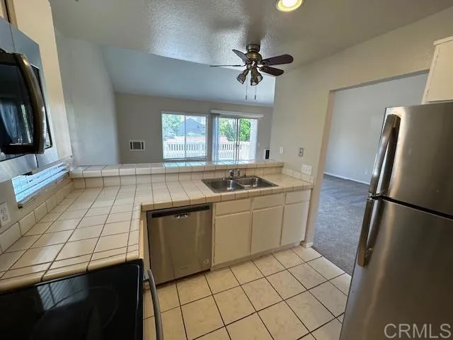 930 Via Mil Cumbres, Solana Beach, California 92075