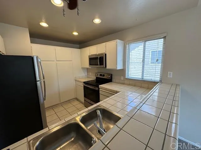 930 Via Mil Cumbres, Solana Beach, California 92075