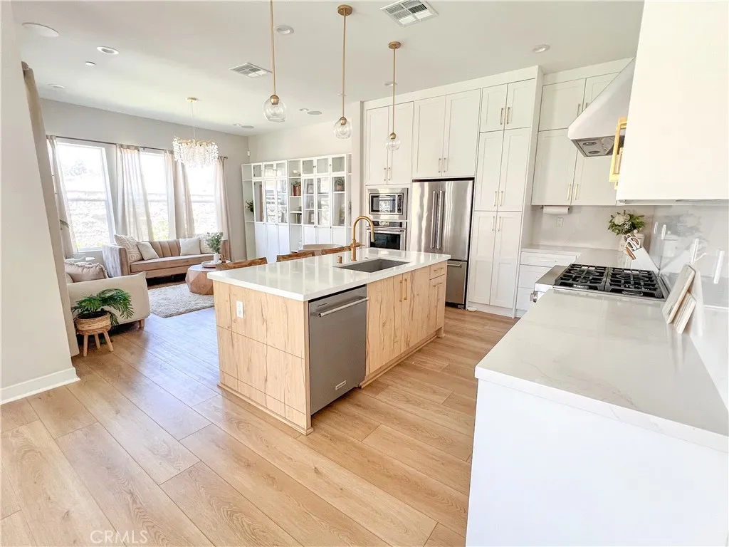 331 Newton, Lake Forest, California 92630, 4 Bedrooms Bedrooms, ,4 BathroomsBathrooms,Residential,For Sale,Newton,OC25140761