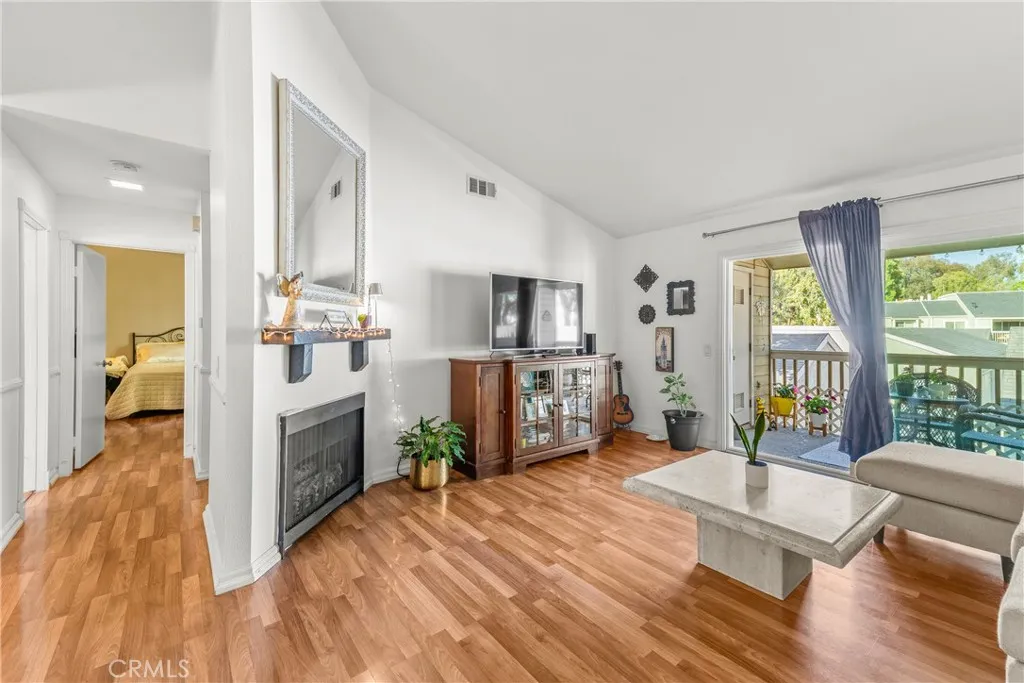6210 Hartford Road 201, Yorba Linda, California 92887, 2 Bedrooms Bedrooms, ,2 BathroomsBathrooms,Residential,For Sale,Hartford,DW25130060