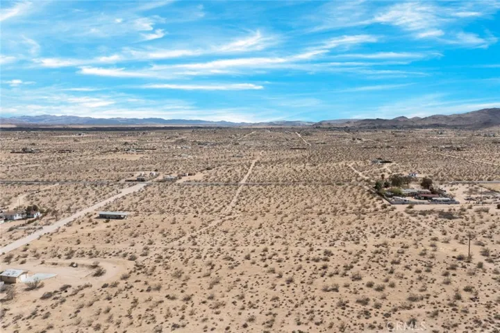 2570 N Deer Trail, Landers, California 92285