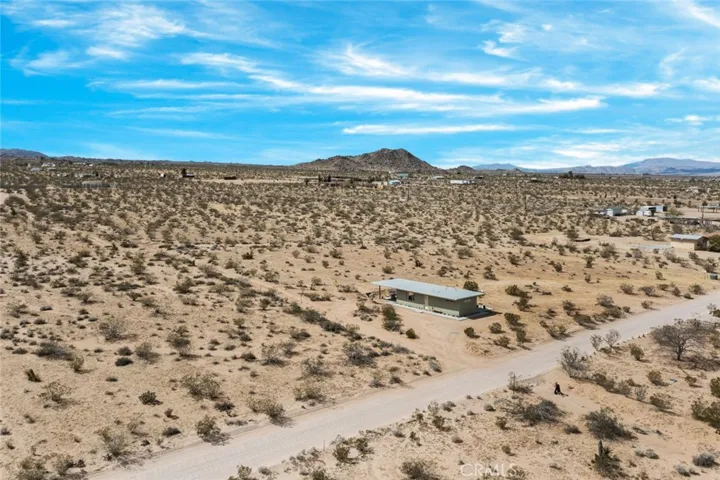 2570 N Deer Trail, Landers, California 92285