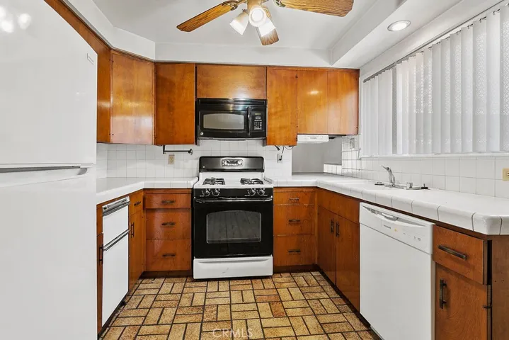 3431 Caspian Avenue, Long Beach, California 90810