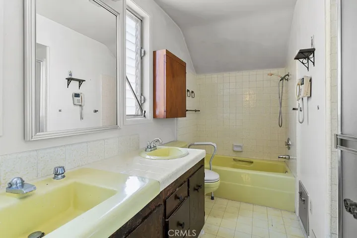 3431 Caspian Avenue, Long Beach, California 90810