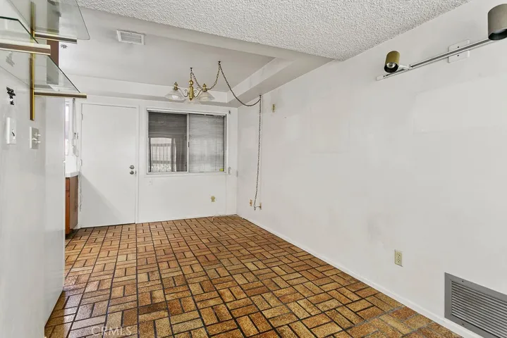 3431 Caspian Avenue, Long Beach, California 90810