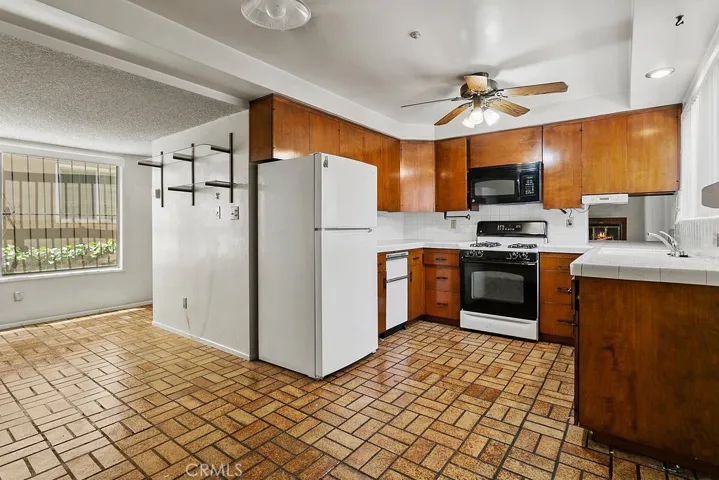 3431 Caspian Avenue, Long Beach, California 90810