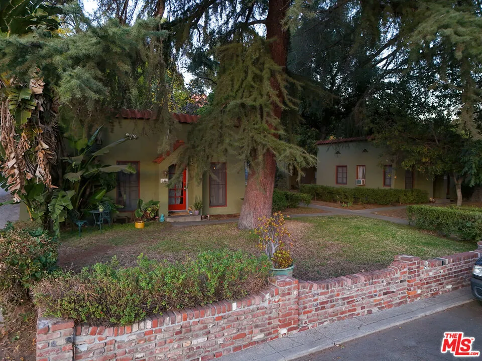 451 E Sacramento Street, Altadena, California 91001, 8 Bedrooms Bedrooms, ,8 BathroomsBathrooms,Residential Income,For Sale,Sacramento,25556197