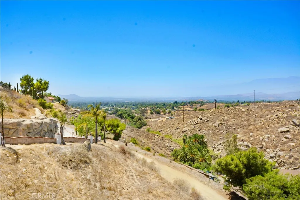 17295 Ridge Canyon Drive, Riverside, California 92506 home-pic-45