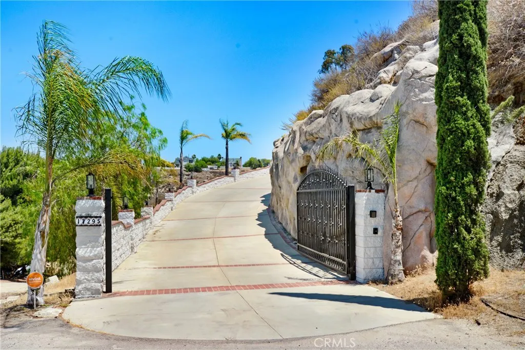 17295 Ridge Canyon Drive, Riverside, California 92506 home-pic-3