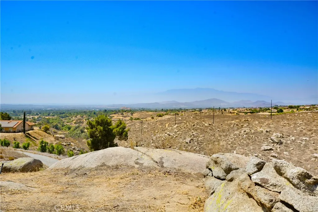 17295 Ridge Canyon Drive, Riverside, California 92506 home-pic-40