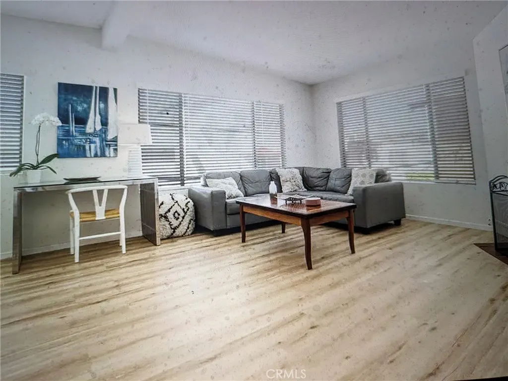 325 10th Place, Manhattan Beach, California 90266, 3 Bedrooms Bedrooms, ,2 BathroomsBathrooms,Residential Lease,For Rent,10th Place,IN25138832