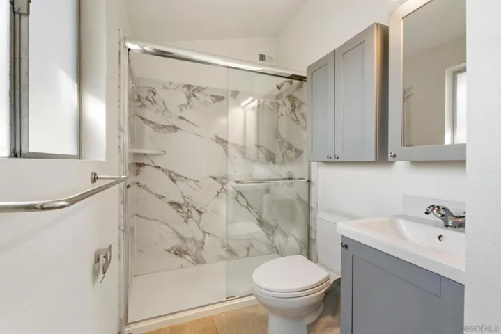 Master Bedroom bath with shower