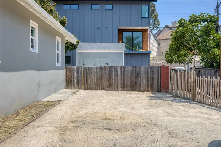 Driveway with ample room for parking