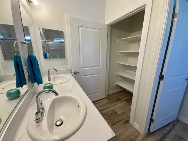 Dual Sinks with storage