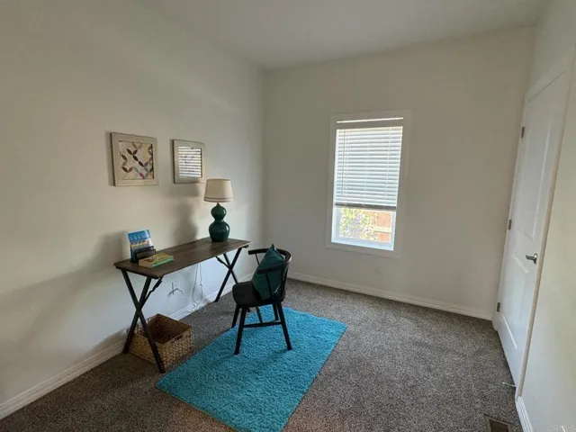 3rd bedroom use as bedroom or office or craft room