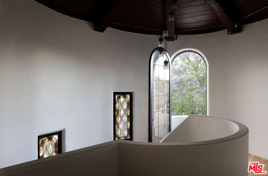 2720 Glendower Avenue, Los Angeles, California 90027 home-pic-18