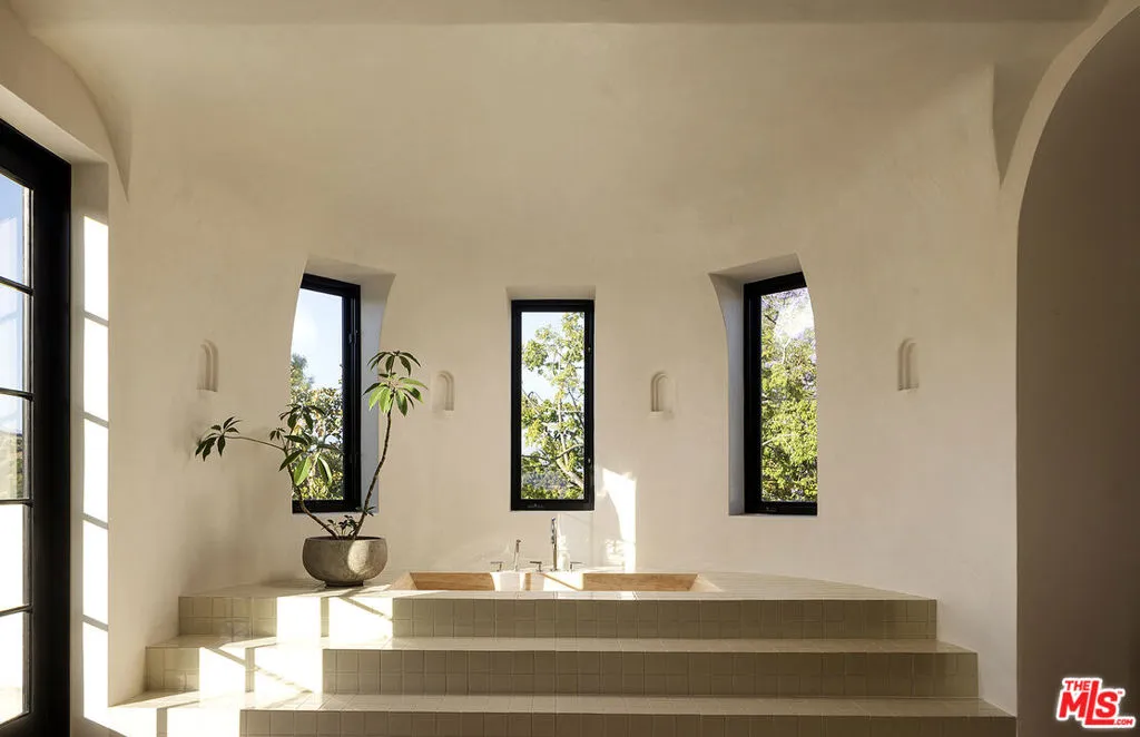 2720 Glendower Avenue, Los Angeles, California 90027 home-pic-26