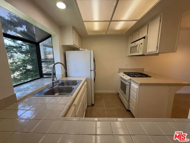 5728 Skyview Way H, Agoura Hills, California 91301