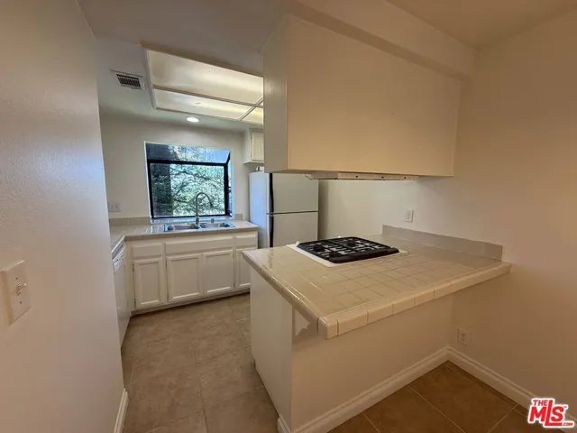 5728 Skyview Way H, Agoura Hills, California 91301