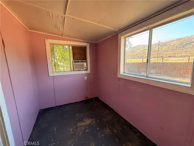 Additional space / possible 3rd bedroom (Front house)