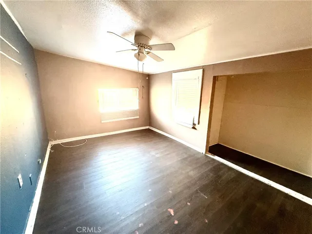 Bedroom 1 (Front house)