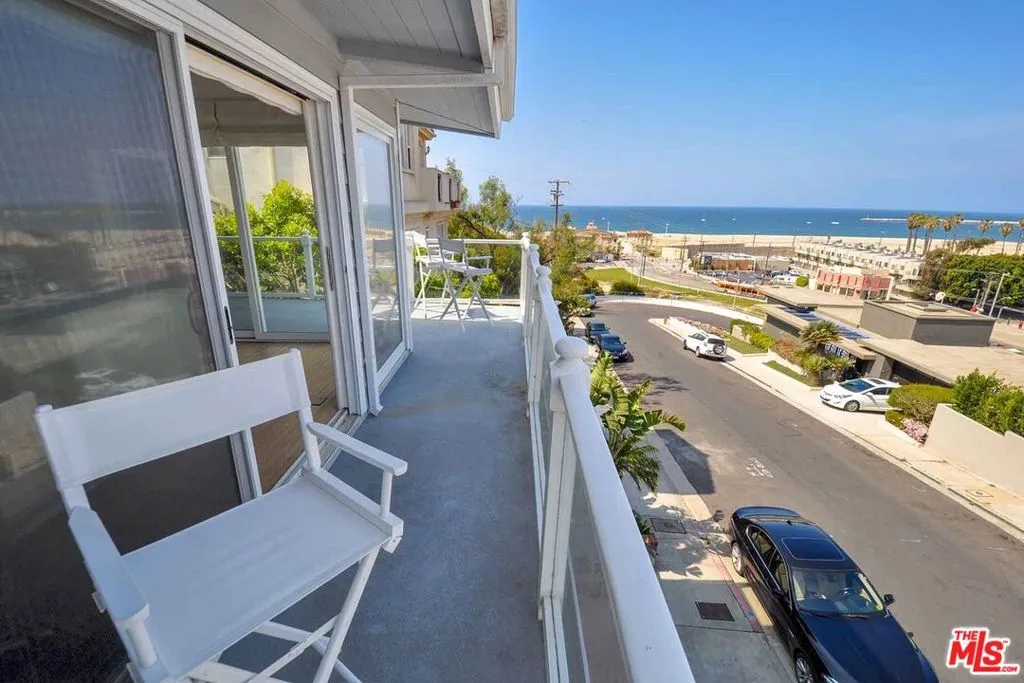 218 Montreal Street, Playa Del Rey, California 90293 home-pic-18