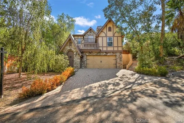 3512 Mesquite Drive, Calabasas, California 91302