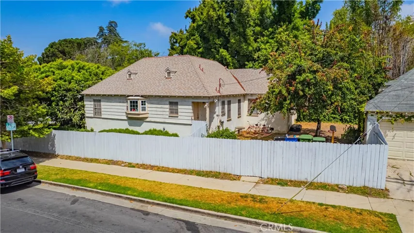 1536 Malcolm Avenue, Los Angeles, California 90024, 3 Bedrooms Bedrooms, ,2 BathroomsBathrooms,Residential,For Sale,Malcolm,SW25136335